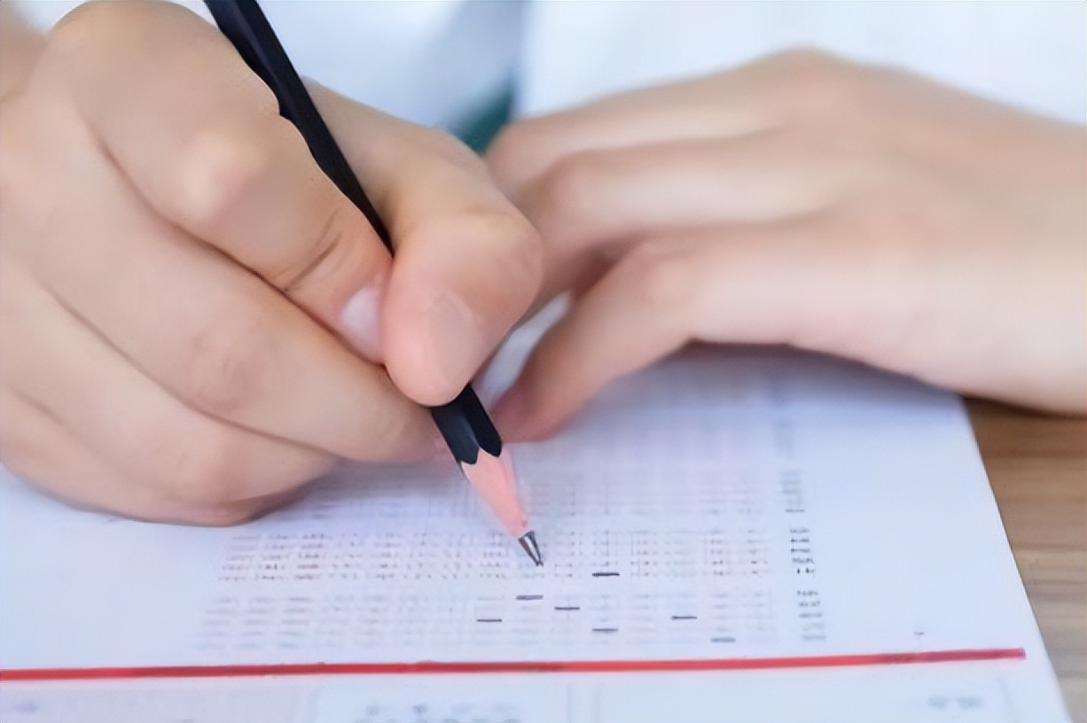 给高考考生送什么花（为什么高考一定要用2B铅笔）