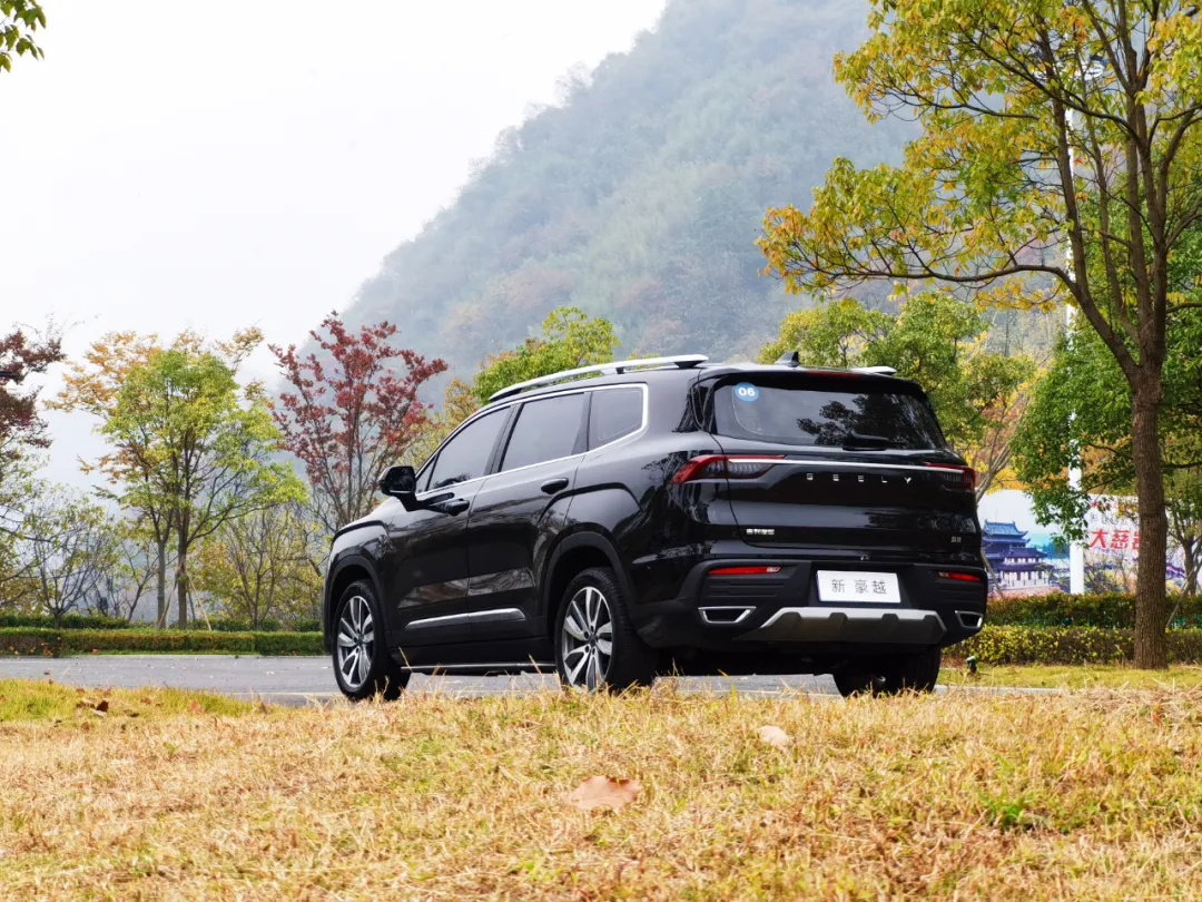 顶配13.96万元的真7座SUV,吉利豪越除了大还有什么?