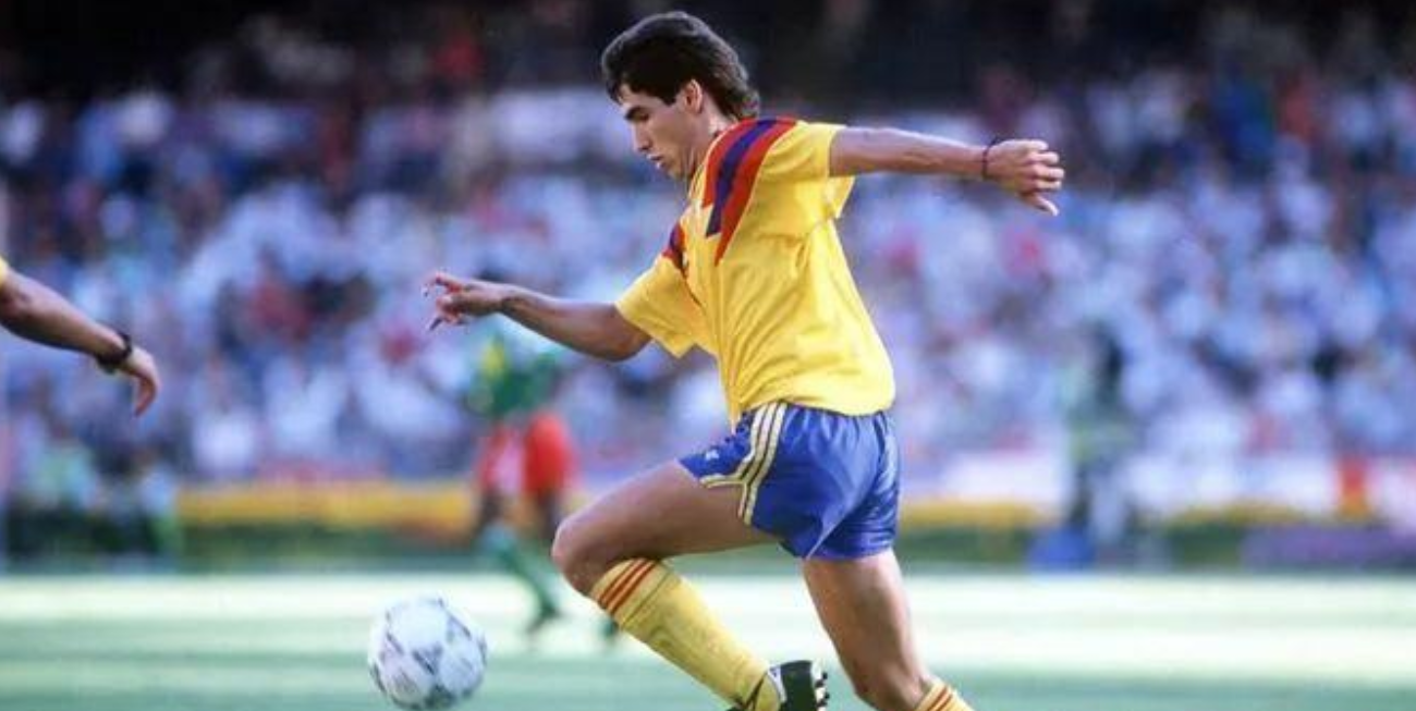 世界杯上曾经光脚进球的是(1994年，哥伦比亚球员在世界杯误踢一个乌龙球，在家门口被打12枪)