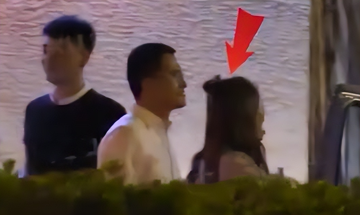 何洁赫子铭的婚姻互撕史：离婚前比烂，离婚后比惨