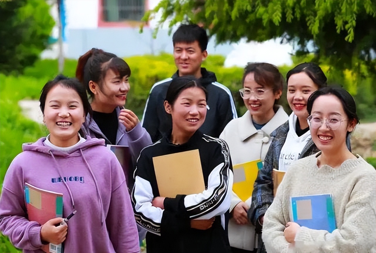 2022高考生有个好消息，报考这类大学不仅免学费，毕业就是铁饭碗