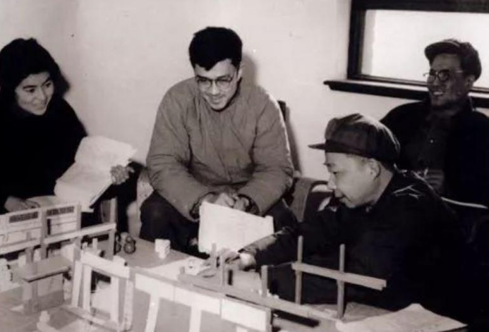 导演谢晋：三个儿子死得死病的病，黄连都没我的生活苦