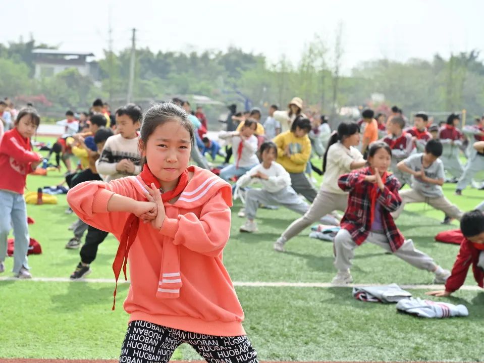 美在附小——记天府新区新兴中学附属小学开展第一届艺术节