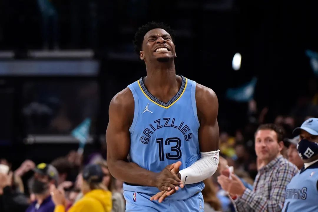 为什么nba不允许拍篮板（身兼三分炮台和防守大闸却深陷数据造假事件！NBA内幕早就被揭开）