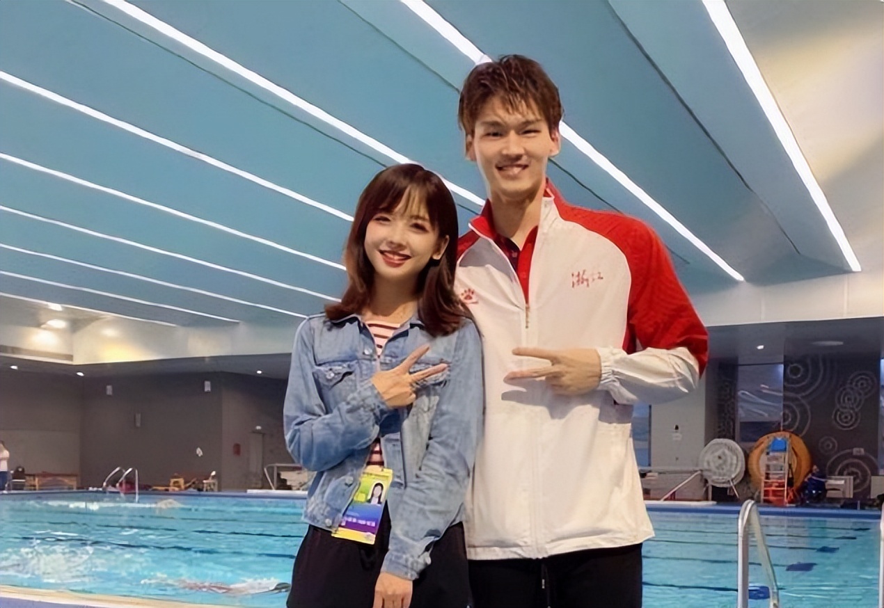 员徐嘉余与知名主持人,记者王冰冰恋爱的消息后,关于其感情的三角故事