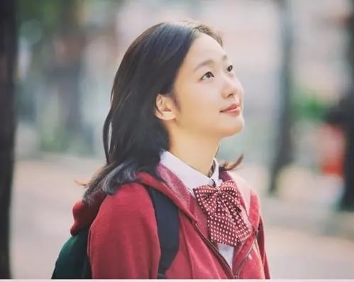 她的中文水平达10级，凭借“尺度片”得到认可，不惜为戏增重8斤