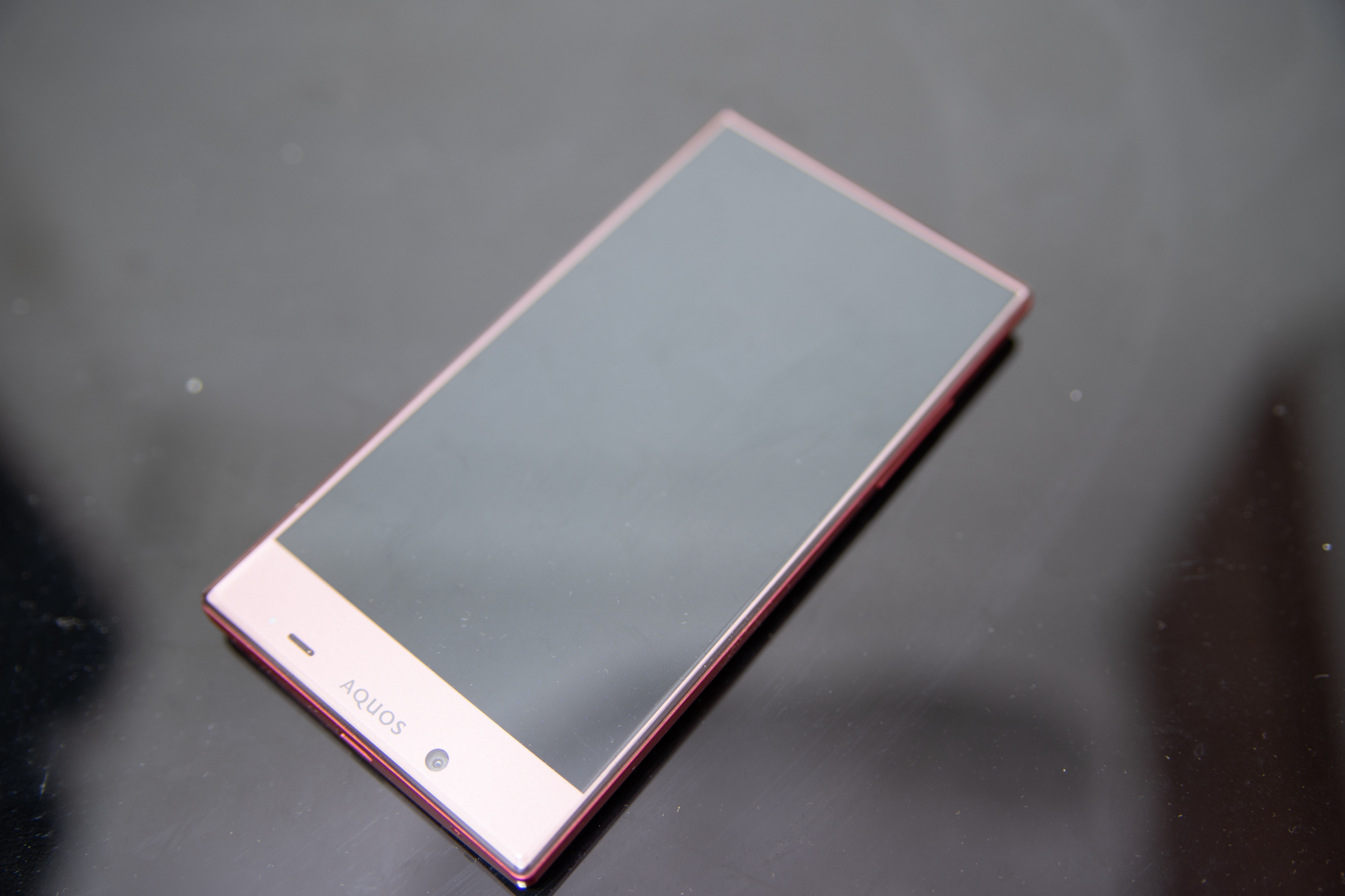 全面屏鼻祖-夏普402sh(外观与屏幕)