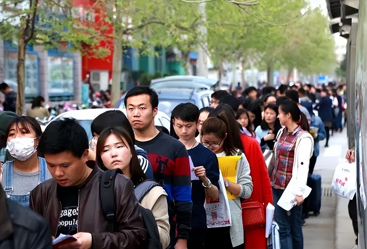 “谁给你的勇气”？公务员晒“辞职信”后，让体制内的人羡慕不已