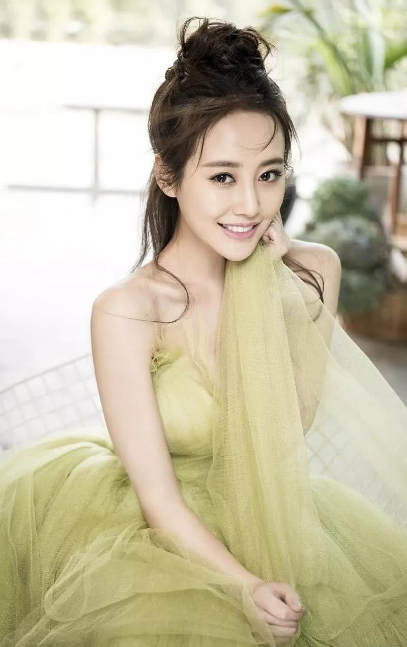 手机桌面，明星宋祖儿、李纯、郭碧婷和杨紫