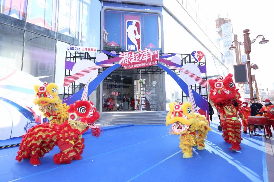 nba球员为什么会来中国打球(3年连开3家！NBA在华布局大型门店，搭起文化沟通桥梁)