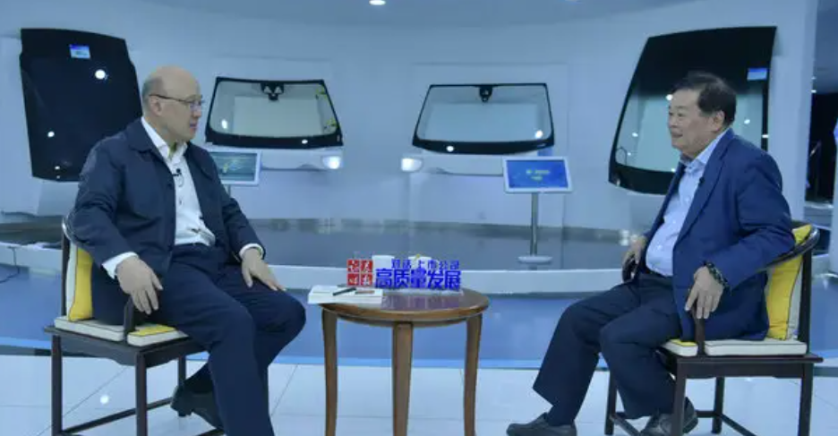玻璃行业王者曹德旺（曹德旺坦言没有借助哥哥的任何资源）