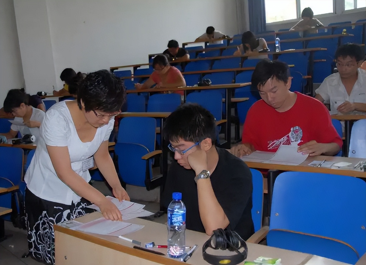 大学生的压力英语作文（大学英语四级考试后）