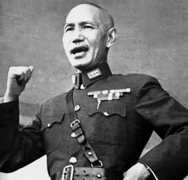 1975年蒋介石邀请毛主席访台，毛主席：小平同志代替我去台湾