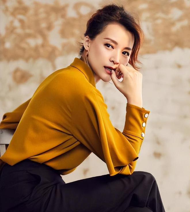 这一次,49岁的董卿不再被世界所宽容