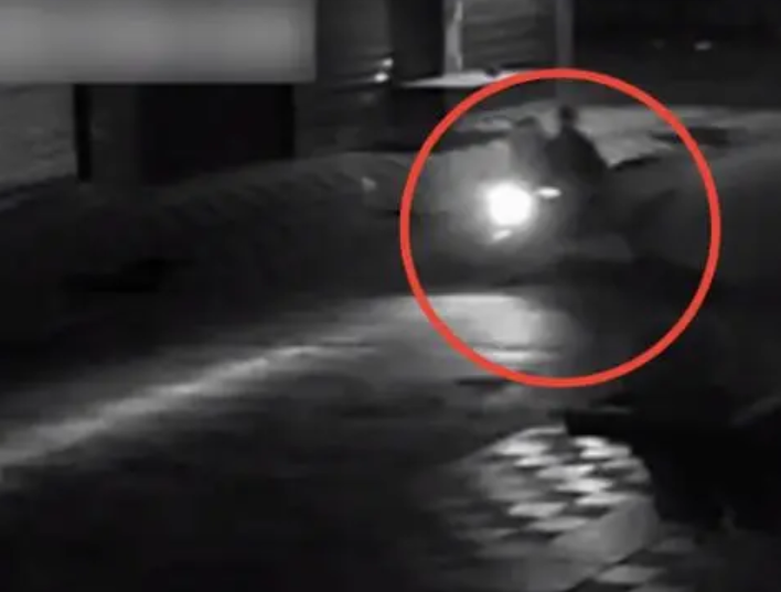 2020年，四川21岁小伙酒后手刃生父：母亲为其顶罪，邻居联名求情