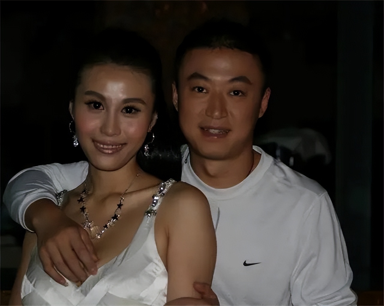 马琳的妻子是干什么的(马琳前妻张宁益：离婚获千万家产，转嫁高管，生下2女后定居美国)