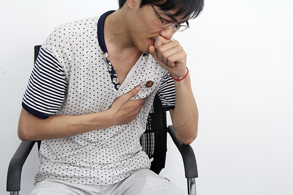 为什么哮喘总会反复发作？多半和4种因素脱不开关系，要留心