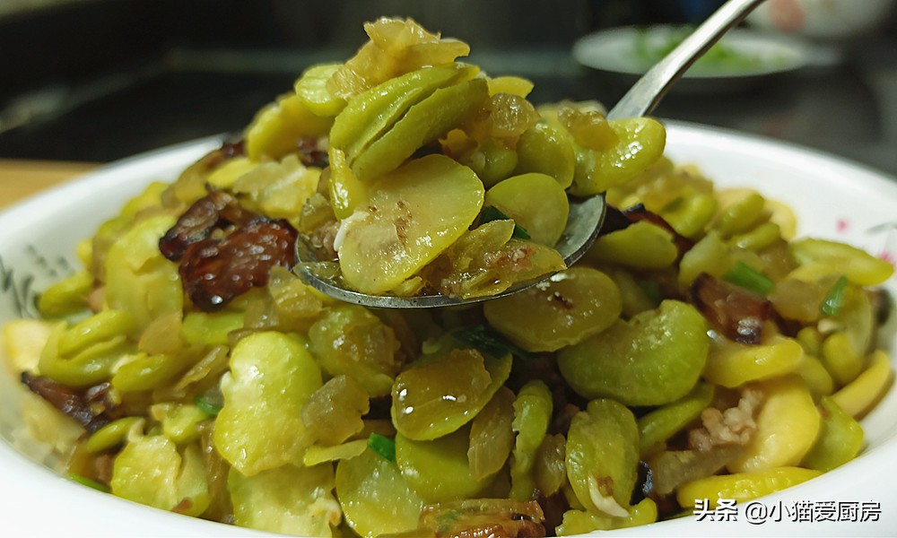 图片[1]-【葱油酸菜蚕豆】做法步骤图 带着酸味的下饭菜 是春天独有的-起舞食谱网