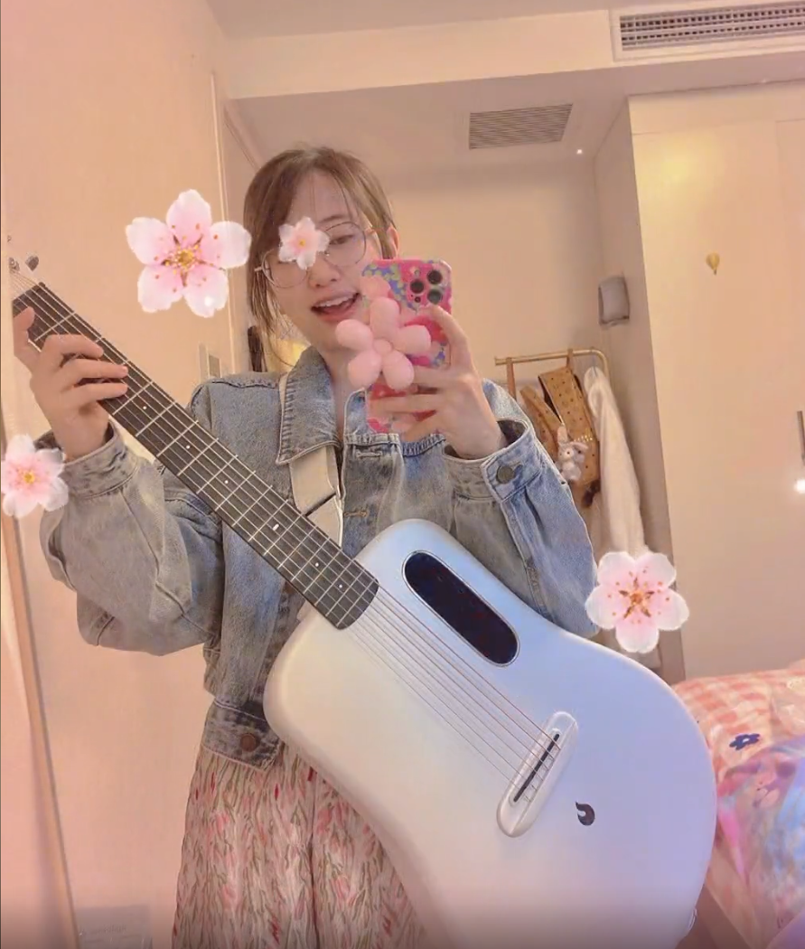 留学女大学生回国当住家保姆，亲妈将她拉黑，网友质疑想借此上位