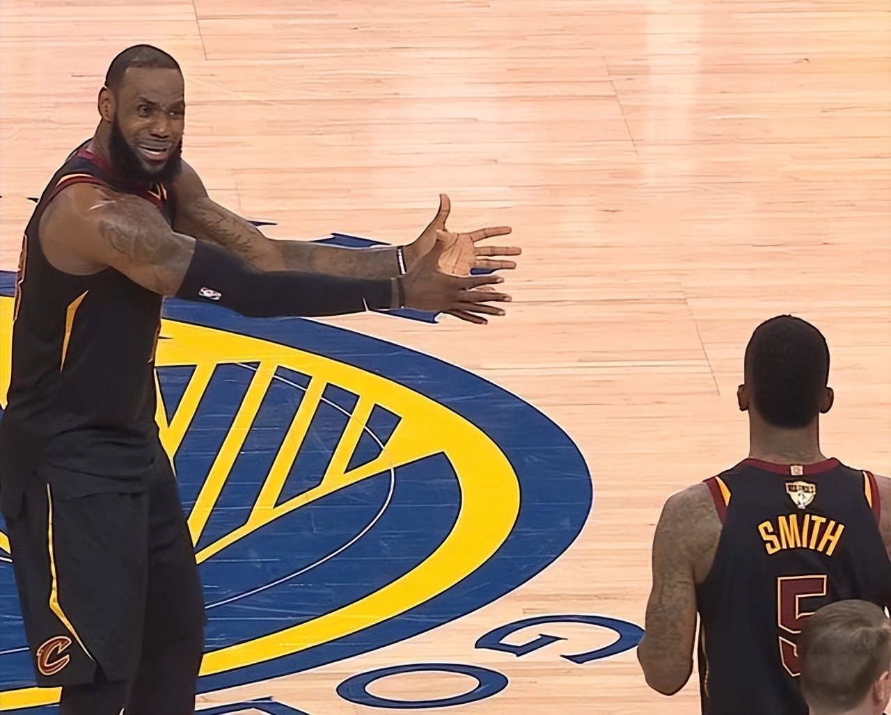 nba很搞笑的球员(邓肯原地大风车，小乔丹抢篮板后篮下发呆，盘点NBA球星搞笑瞬间)