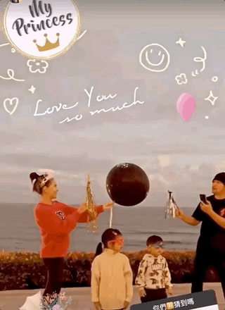 昆凌官宣三胎是女儿，与周杰伦开心戳气球，一双儿女站跟前很乖巧