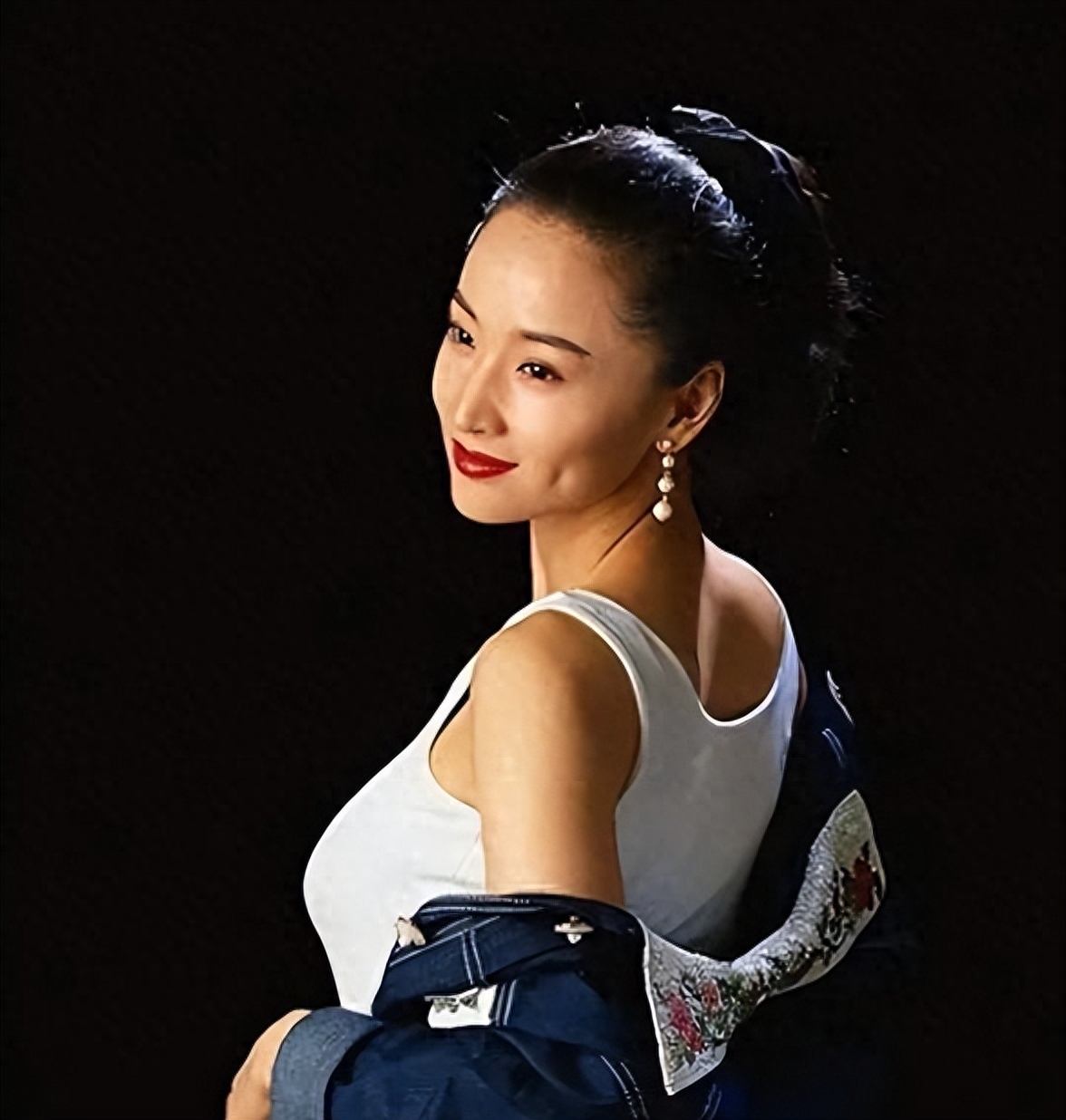 私生活混乱?这一次,再多的名和利都救不了"香港第一情妇"于莉