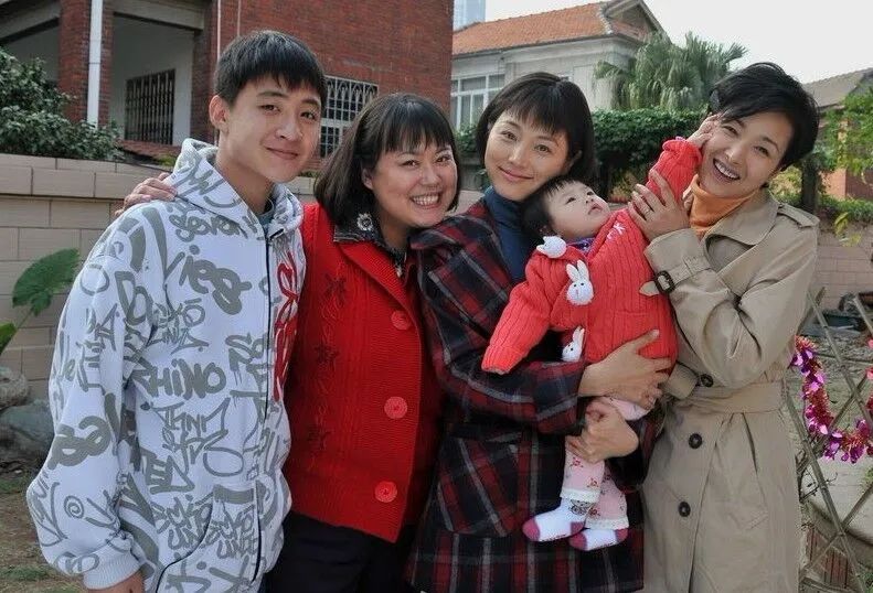 10岁因《家有儿女》出道，23岁结婚，他还是《星汉灿烂》的肖世子