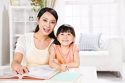 孩子作业慢怎么办（这样陪孩子写作业，专治各种拖拉磨蹭）