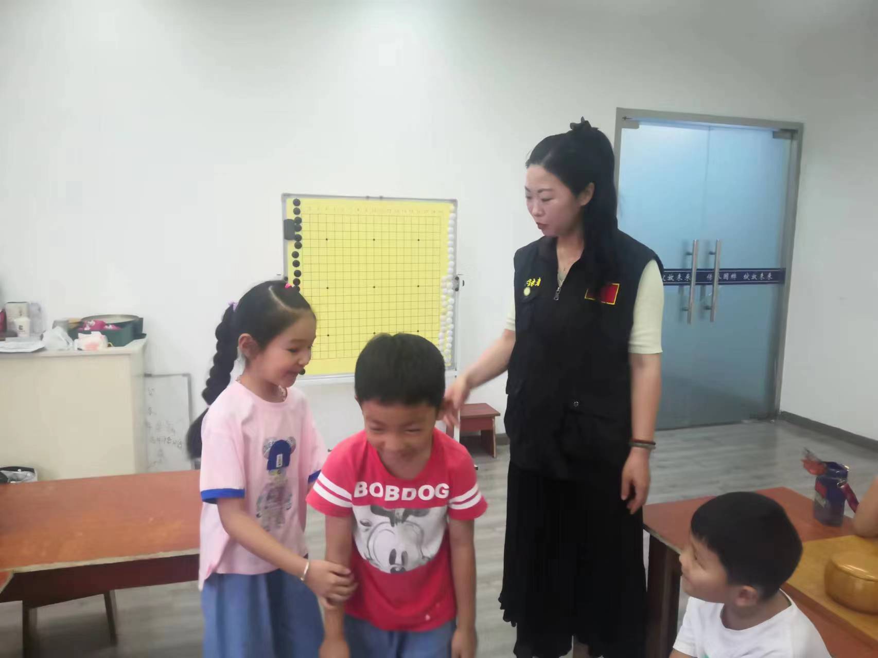 江苏泰兴：弘扬雷锋精神 从娃娃抓起