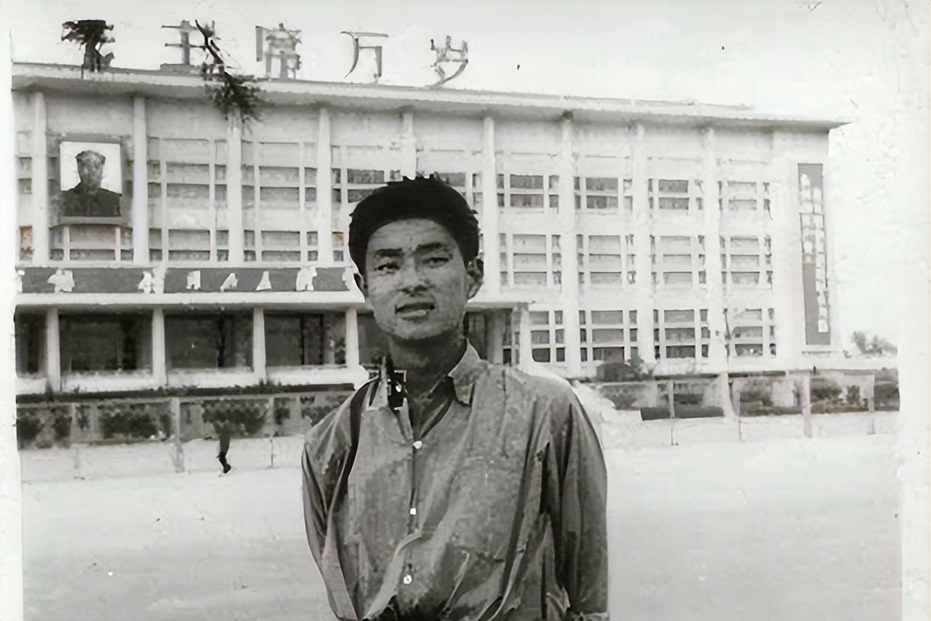 濮存昕“消失”的九年：丧弟又丧父，晚年不再演戏，只想照顾母亲