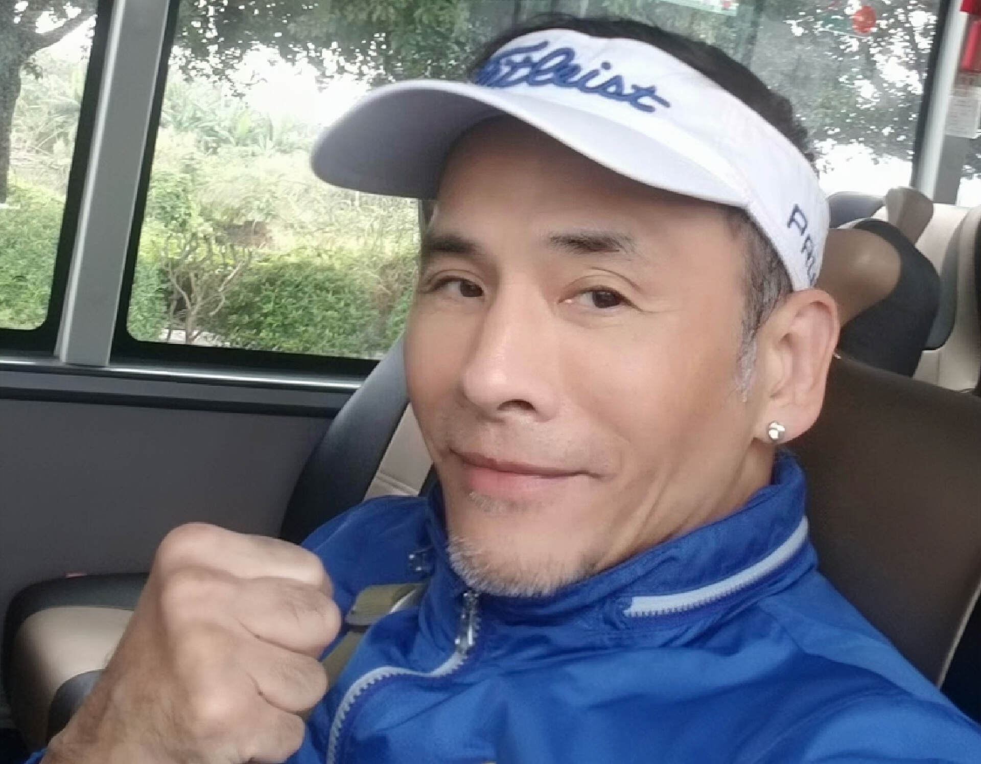 但其中有细心的网友就发现,从林伟分享的近照中可以看到,他整个人看