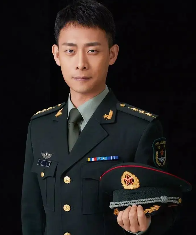 冯小刚遭人陷害，蔡国庆立过3次三等功，军旅男星为何如此优秀？