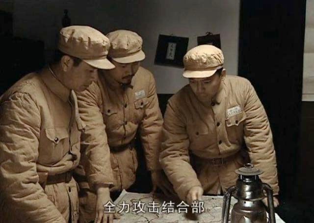 李雪三中将返乡寻亲，却只见门口一陌生木匠，警卫员持枪对天扫射