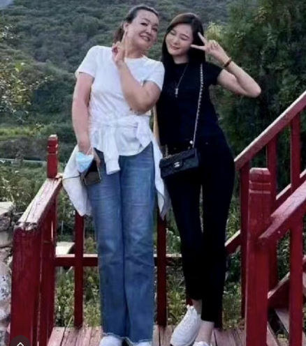 大S回应汪小菲婚内不忠，用词微妙令人深思：一切都过去了