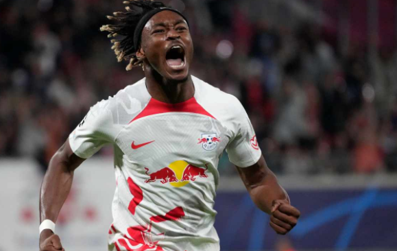 后防小将发挥不俗（1球2助攻！22岁法国后防帝星闪耀德甲，开价4000万欧，6豪强哄抢）-华海博客