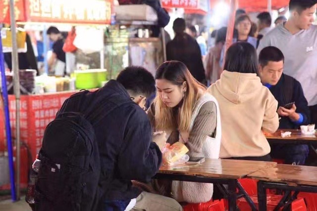 隐藏在南昌老城区的烟火气，人均30吃到撑，我却不敢再去第二次