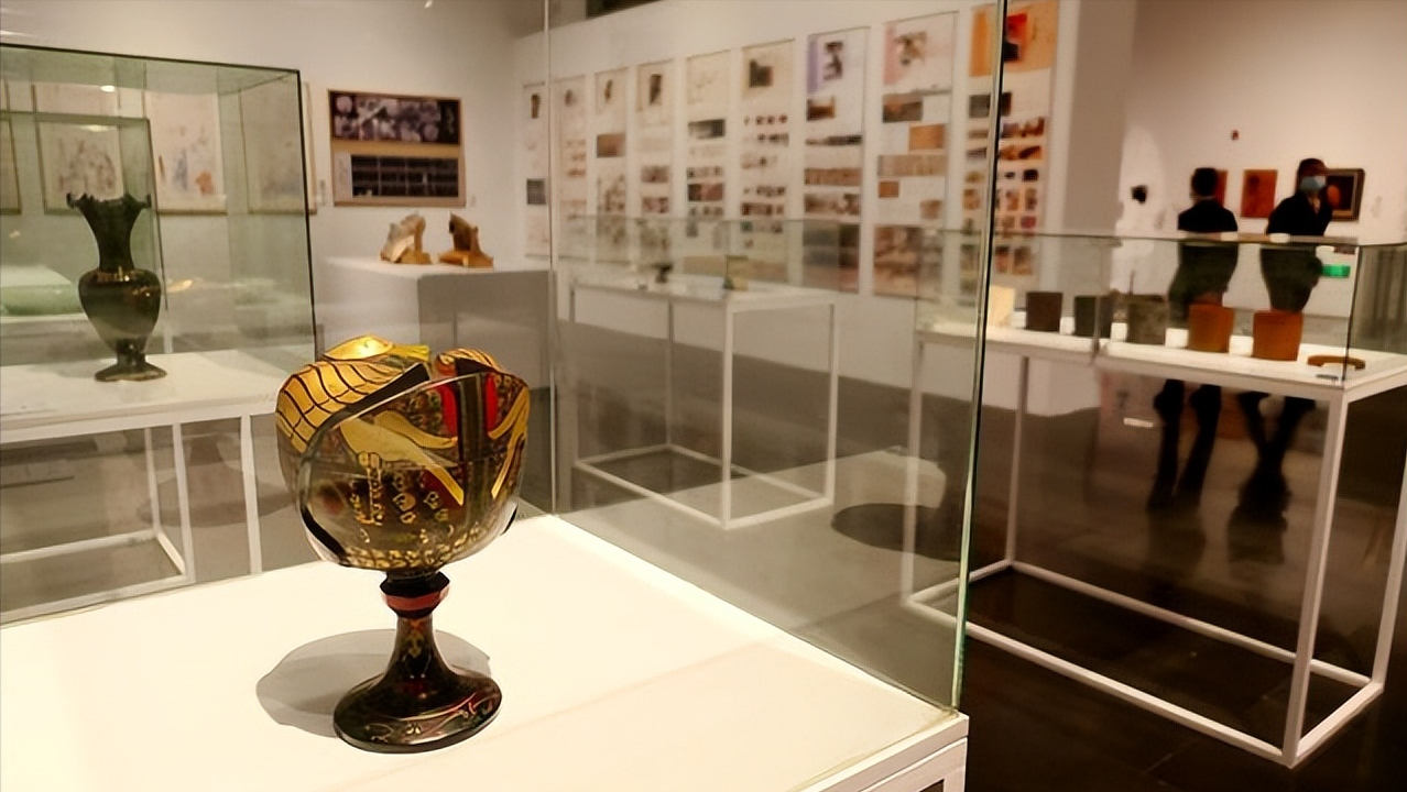 设计类专业就业前景怎么样？普通专业毕业生如何跨行业学设计？