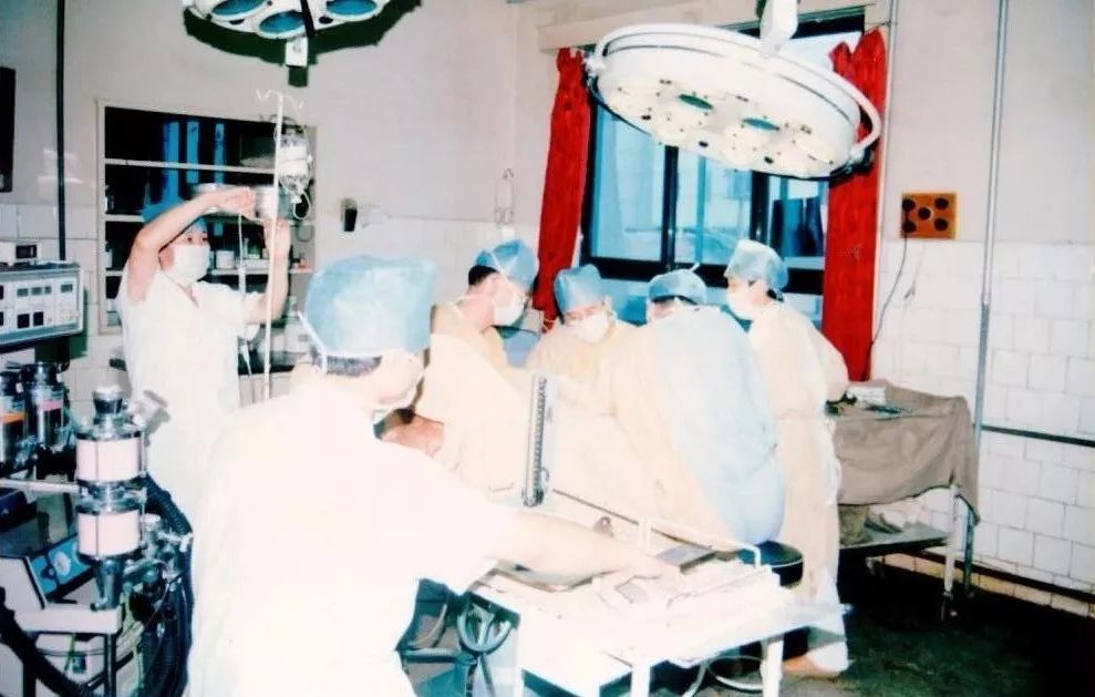 18年前，带着妹妹读大学，在学校捡破烂的21岁河南男孩，如今咋样