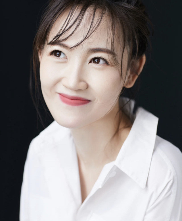 马蓉大年初五晒晚餐迎财神,饭菜精致,生活惬意