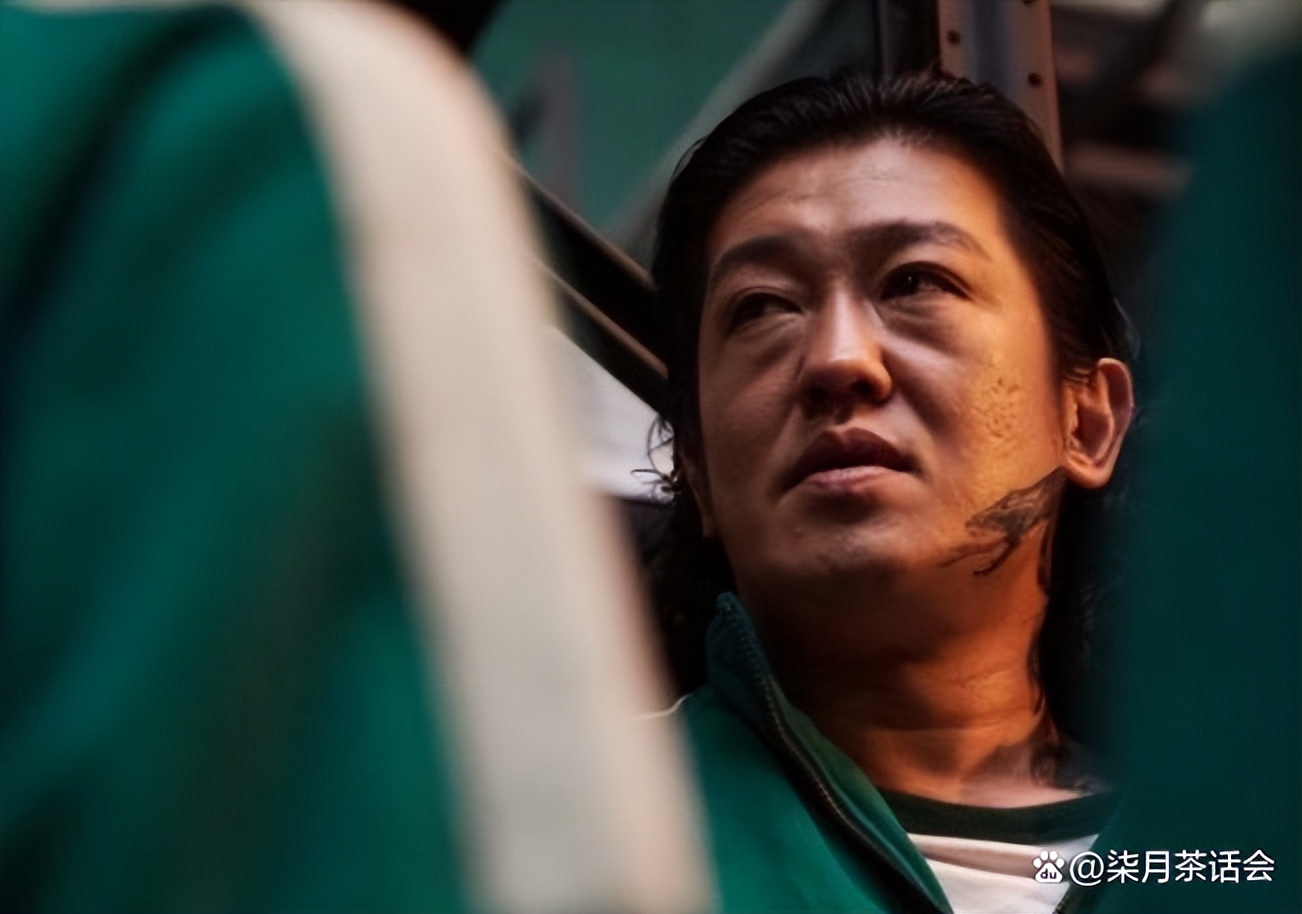 火爆全球的热播韩剧，《鱿鱼游戏》中，编号101是谁呢