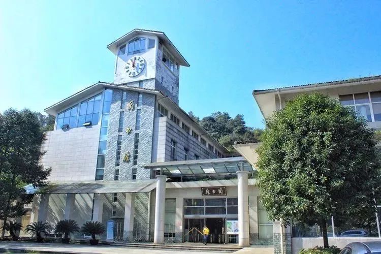 都江堰农业大学图片