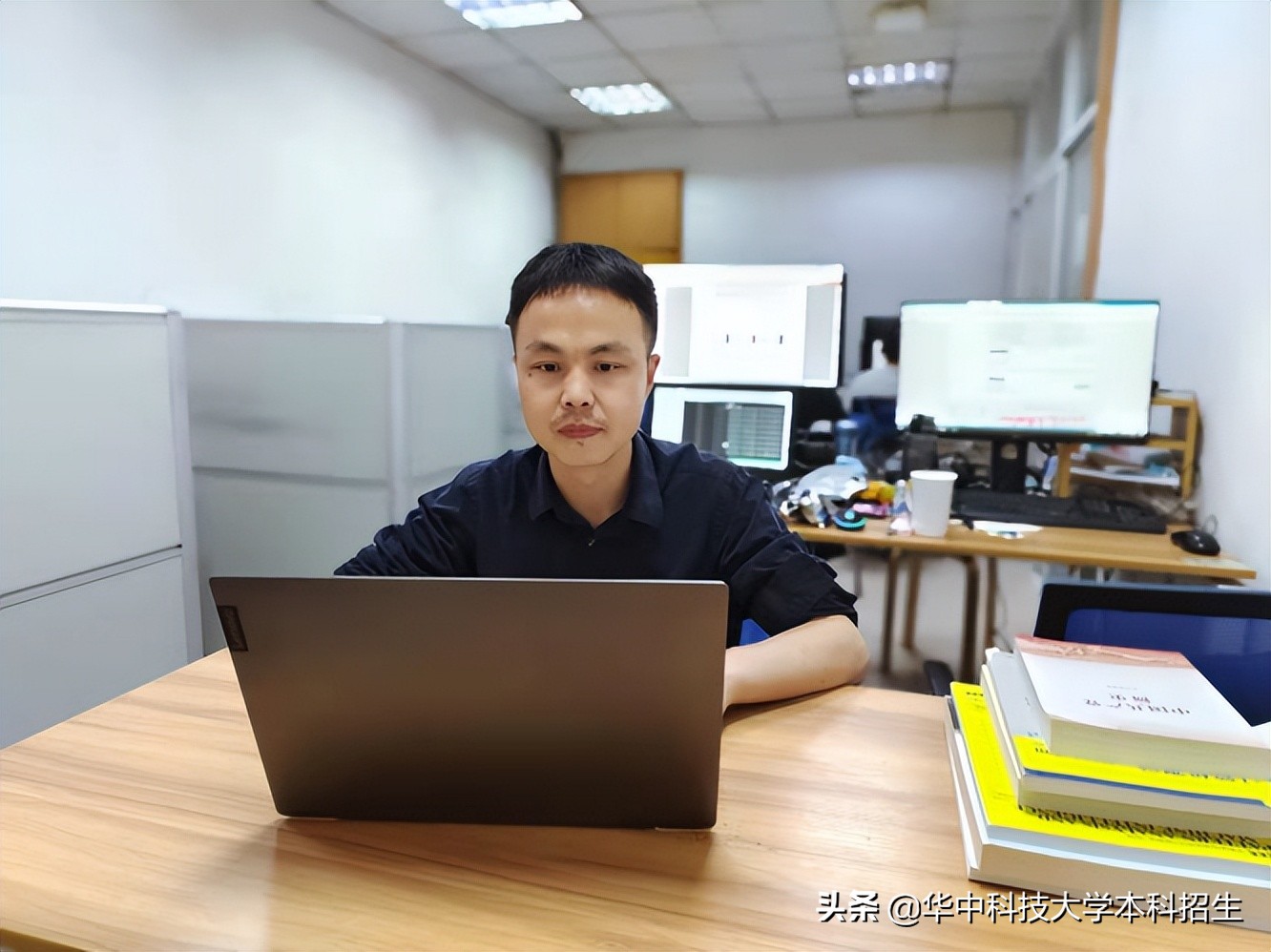 博士毕业于华中科技大学，他获“亚洲唯一”大奖！拒绝百万年薪，留校任教！