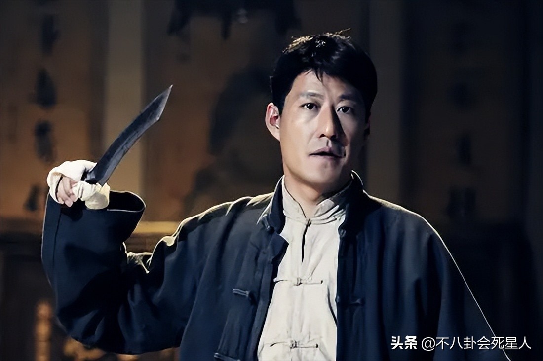 厚嘴唇、大鼻孔、长方脸，这7位男星看似很帅，实则奇怪