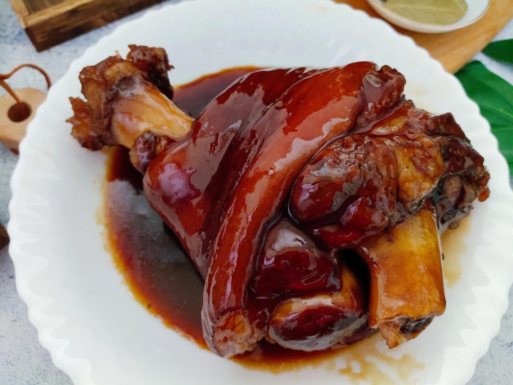 肘子这么做,每次吃席都成人群里的眼中钉要分光它,软糯香甜真香