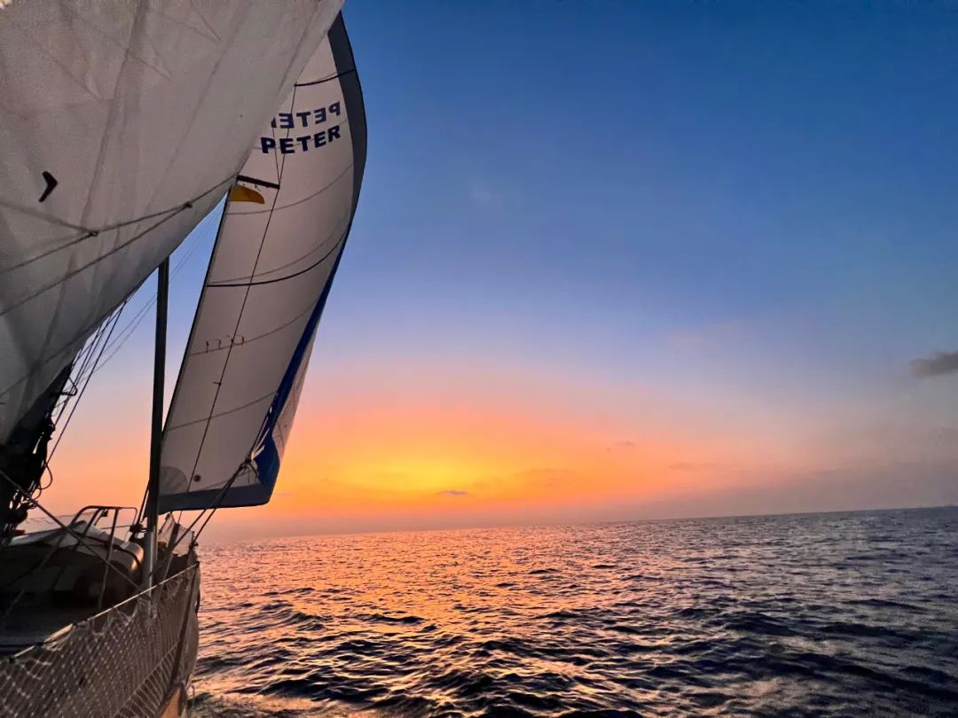 "真正远航的都是疯子!"但我无条件相信我的船长我的船