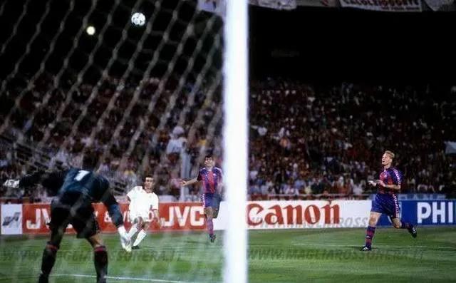 史海钩沉：AC米兰4-0巴塞罗那，捧起94年欧洲冠军杯