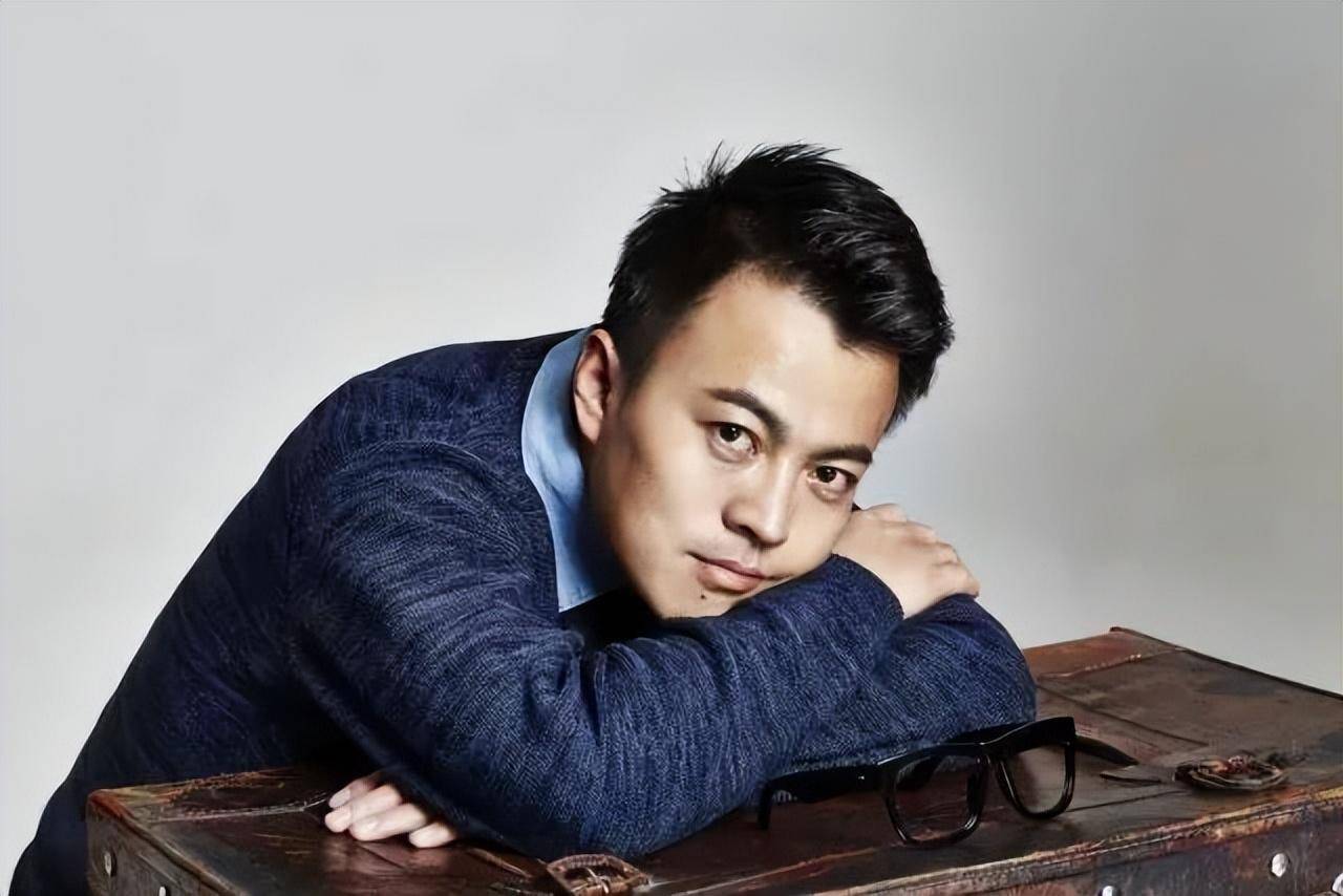 原来"唐小龙"才是最大赢家!妻子貌美如花,父亲是圈内知名导演