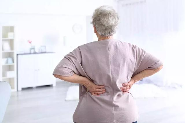 右后背疼是什么原因 右边后背疼怎么回事-甘溪百科网