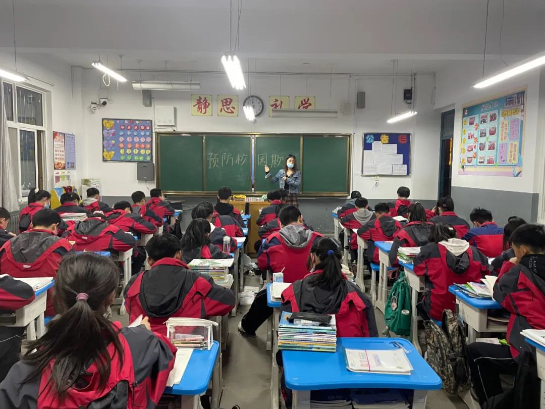 “杜绝校园欺凌 共建和谐校园”主题升旗仪式