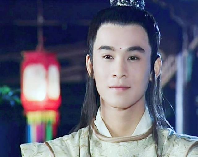 抹额造型别乱用，有人冷峻洒脱，有人呆萌可爱，关键还得脸型扛